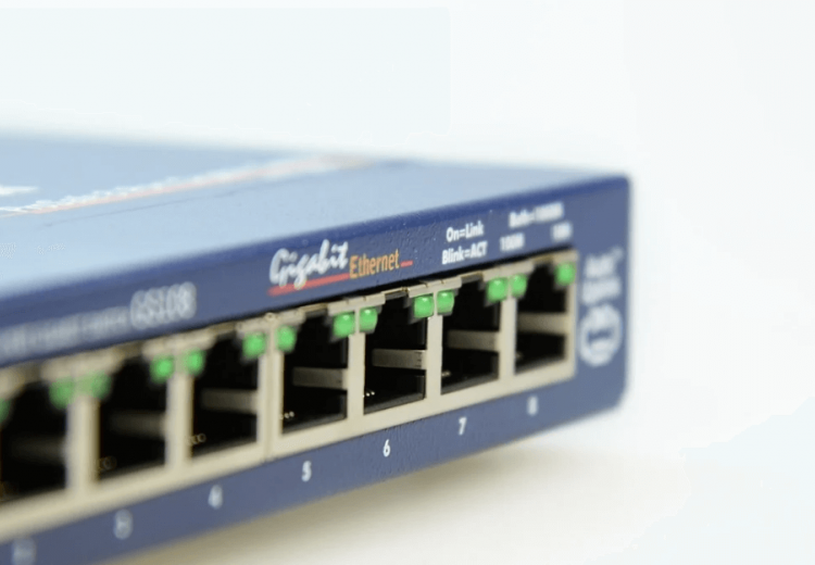 What Is A PoE Switch